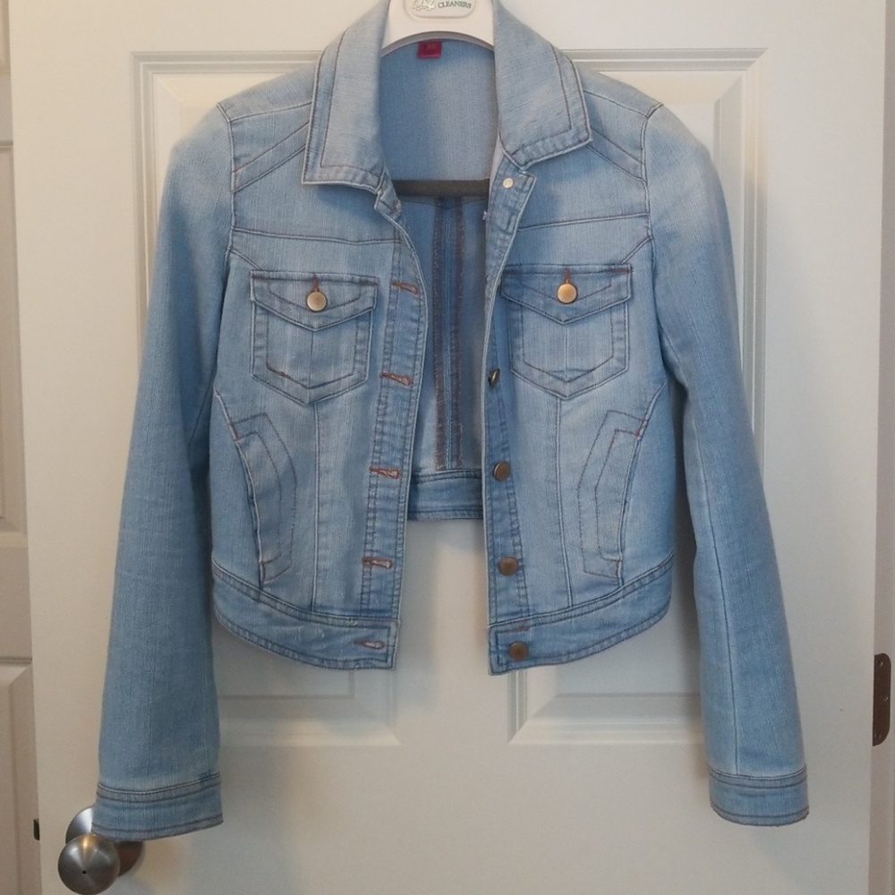 Cropped denim jacket